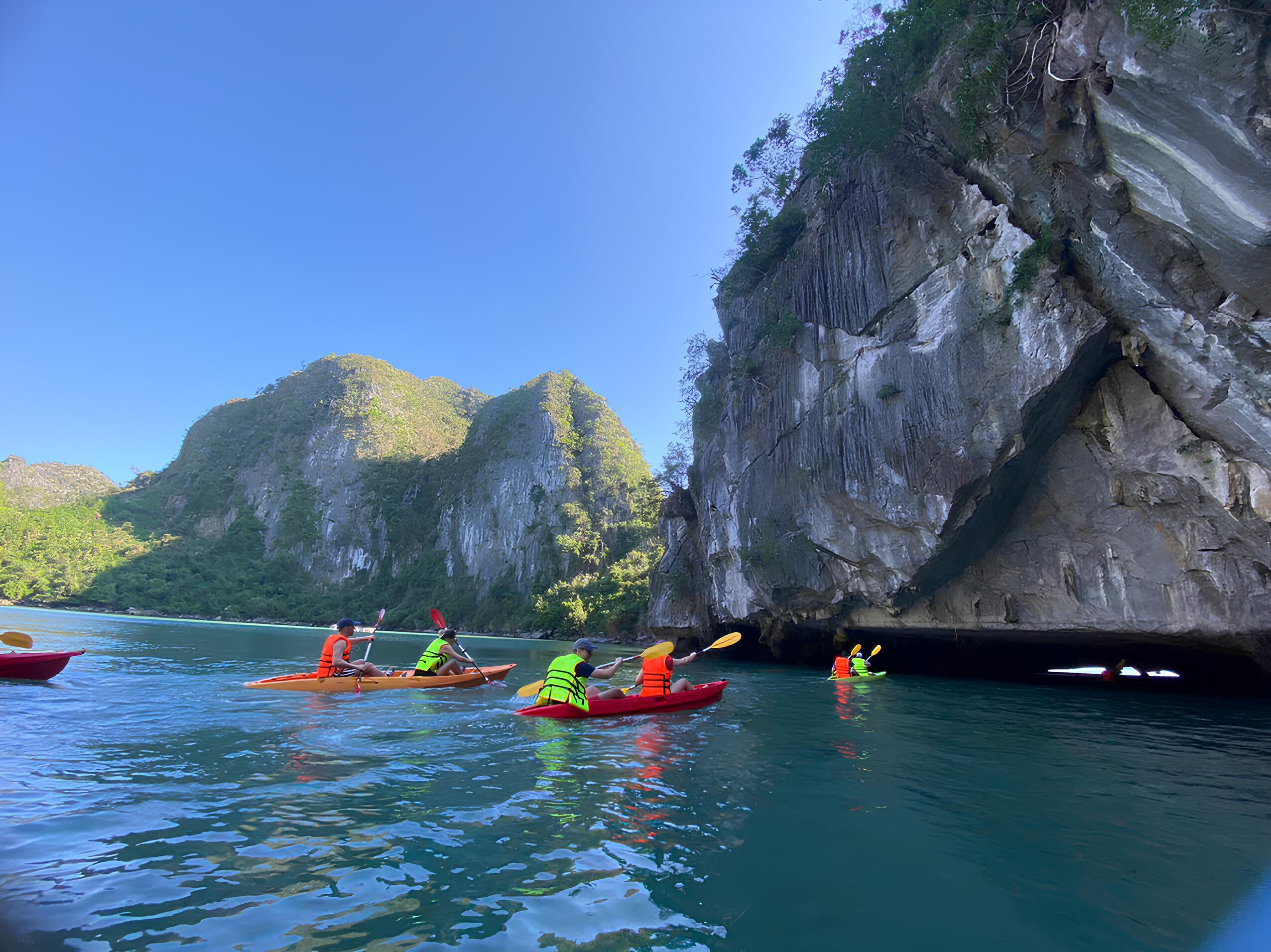 Explore Cat Ba